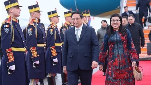 Prime Minister Pham Minh Chinh arrives in Bucharest for official visit