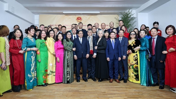 PM Pham Minh Chinh meets Vietnamese community in Romania
