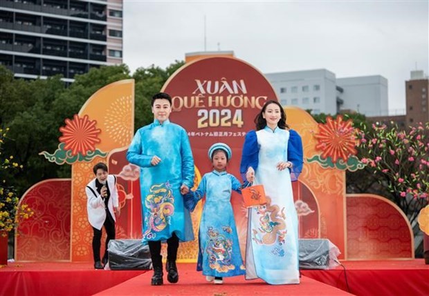 Vietnamese communities in Argentina, Japan celebrate Lunar New Year (Tet) festival