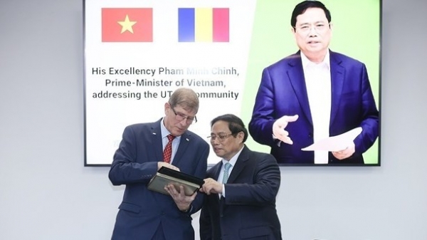 PM Pham Minh Chinh visits Technical University of Civil Engineering of Bucharest