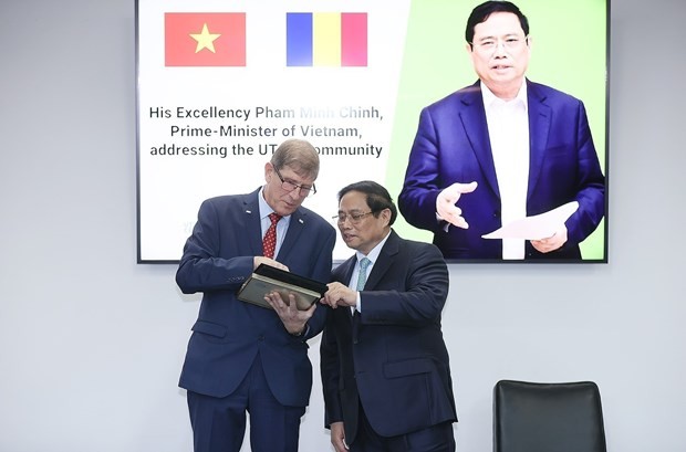 PM Pham Minh Chinh visits Technical University of Civil Engineering of Bucharest