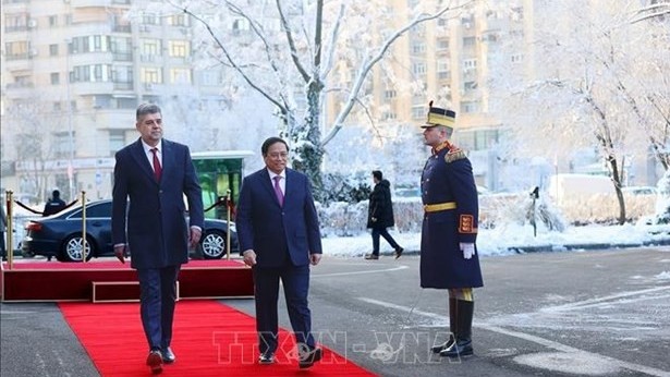 Romanian PM Ion-Marcel Ciolacu chairs welcome ceremony for PM Pham Minh Chinh in Bucharest