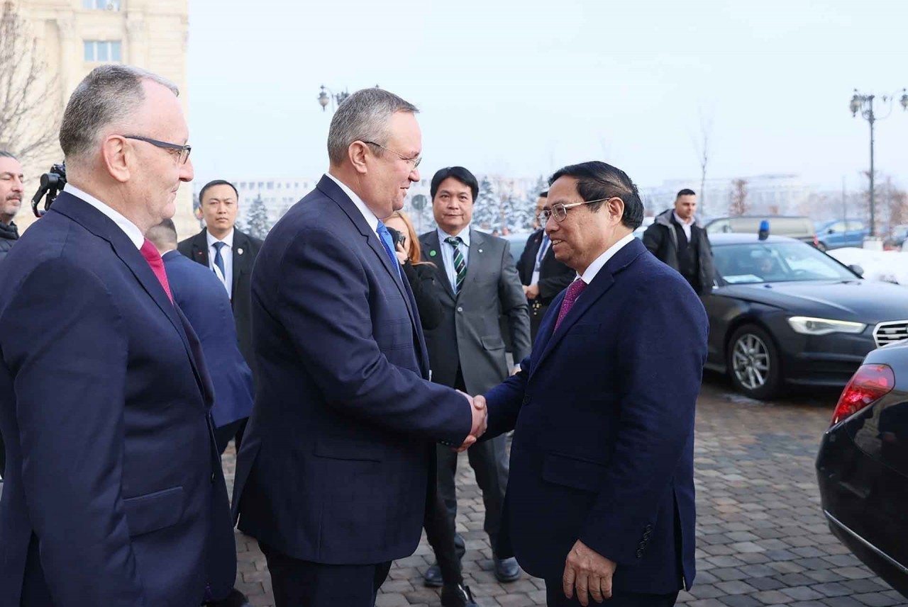 Vietnam, Romania agree to promote legislative cooperation: PM Pham Minh Chinh