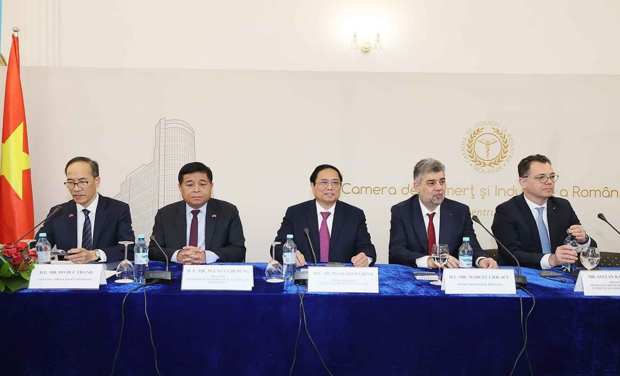 PM Pham Minh Chinh attends Vietnam &ndash; Romania Business Forum in Bucharest
