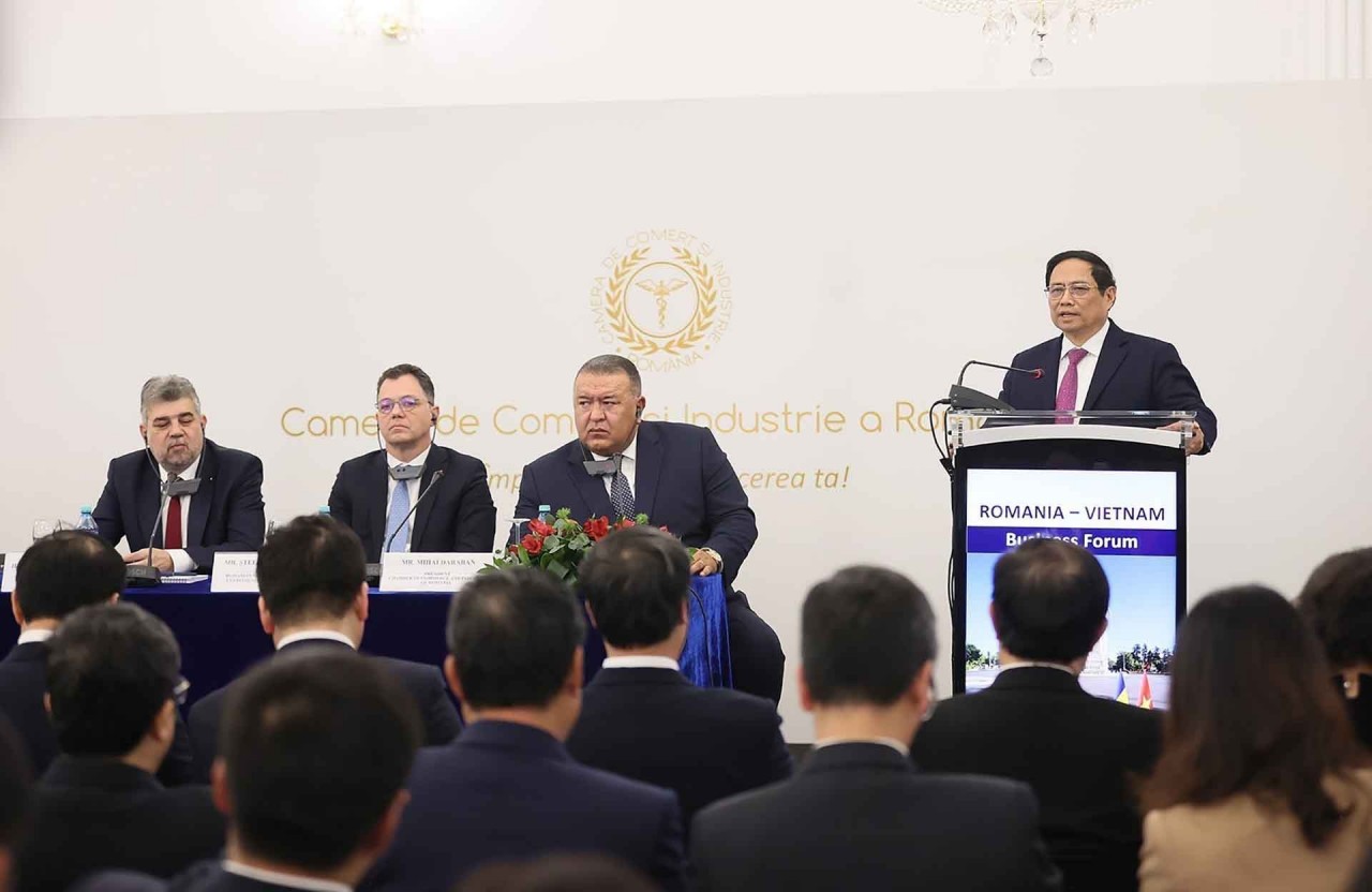 PM Pham Minh Chinh attends Vietnam &ndash; Romania Business Forum in Bucharest
