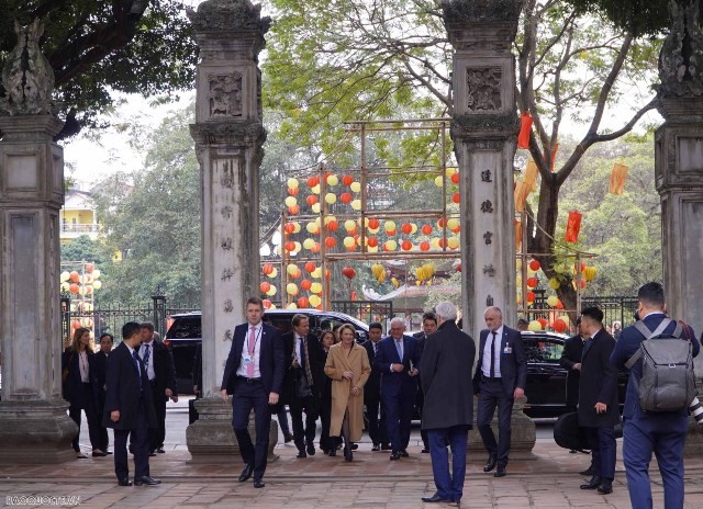 German President Frank-Walter Steinmeier explores Temple of Literature in Hanoi