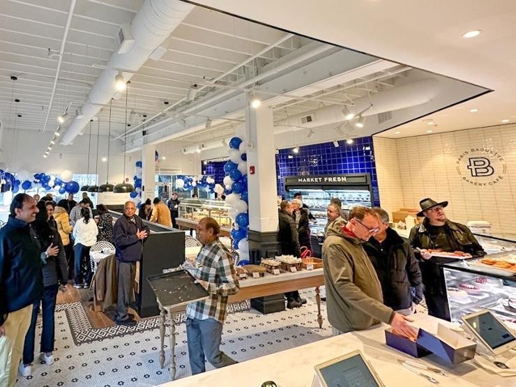 Paris Baguette in Red Bank, New Jersey, the United States, is crowded with customers, December 2023. Courtesy of SPC