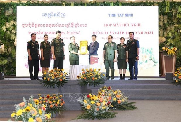 Tay Ninh, Cambodian provinces boost traditional relations