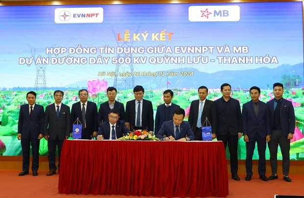 Credit contracts worth over 15.6 trillion VND signed to implement 500kV transmission line