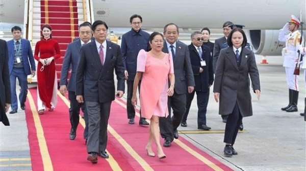 Philippine President Ferdinand Romualdez Marcos Jr. and his spouse arrive in Hanoi for state visit