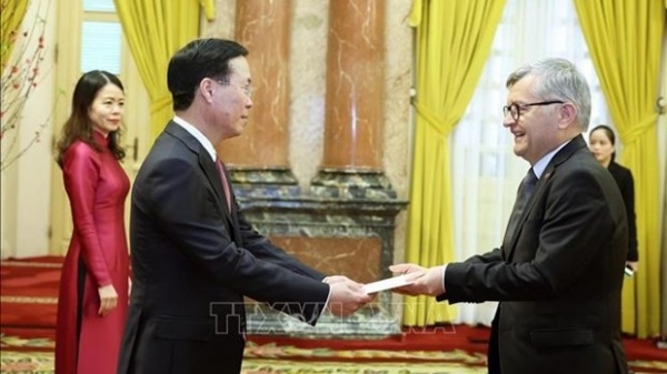President Vo Van Thuong hosts new, outgoing Ambassadors