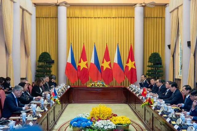 Vietnam, Philippines Presidents hold talks, forging cooperation in various spheres