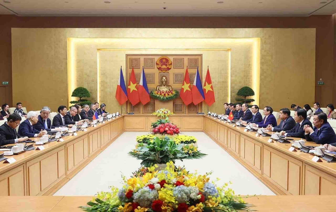 PM Pham Minh Chinh welcomes Philippine President Ferdinand Romualdez Marcos Jr. PM Pham Minh Chinh welcomes Philippine President Ferdinand Romualdez Marcos Jr.