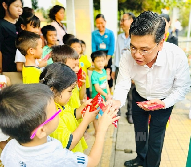 Needy people in HCM City supported to enjoy Tet