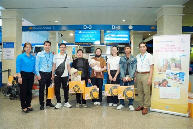 Vietnam Airlines carries disadvantaged workers back to their hometowns
