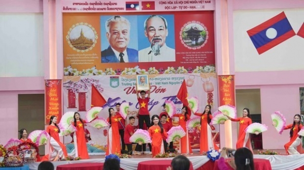 Bilingual school in Laos celebrates Vietnamese Tet festival
