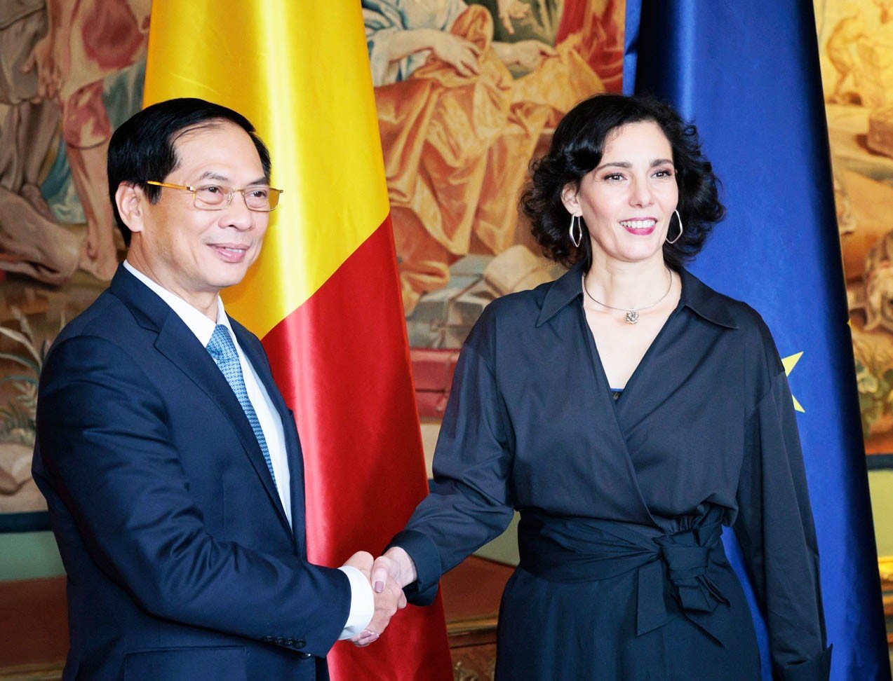 Foreign Minister Bui Thanh Son meets with Belgium leaders in Brussel