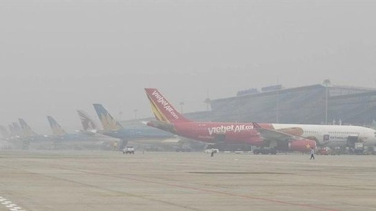 Flights delayed in Noi Bai airport due to the thick fog