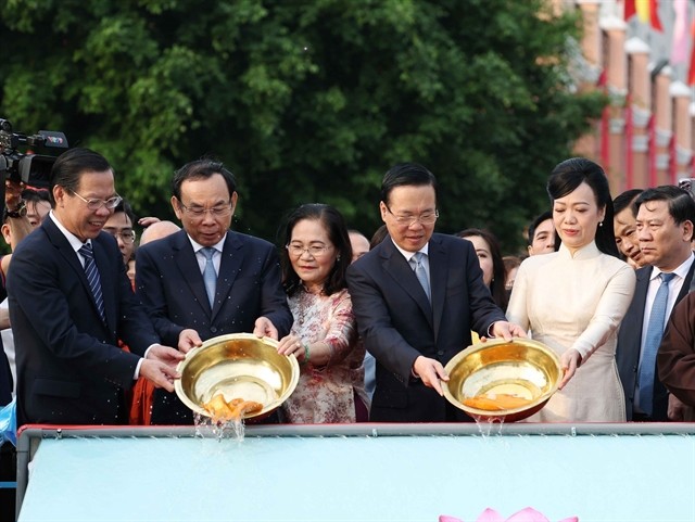 President Vo Van Thuong joins OVs in traditional carp release ritual in Ho Chi Minh City