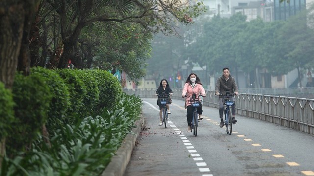 Hanoi pilots exclusive route for pedestrians, bicycles starting from February 1
