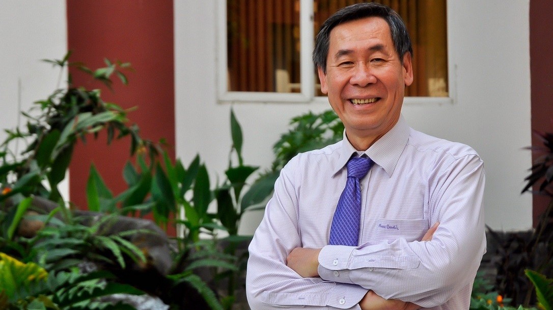 Attracting overseas Vietnamese intellectuals back home is most important: Professor