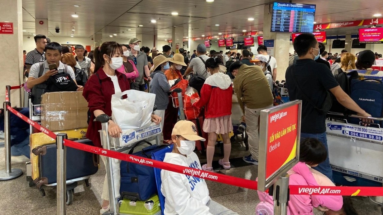 Tan Son Nhat International Airport serves record number of passengers during Tet holiday