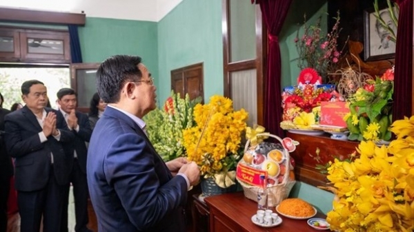 Top legislator commemorates President Ho Chi Minh at relic site