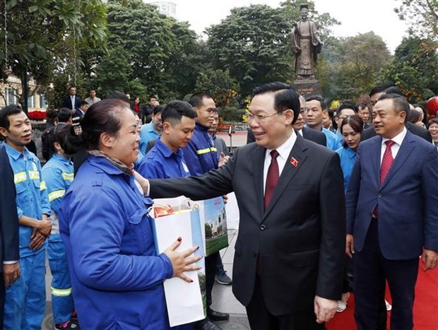 Top legislator extends Tet greetings to Hanoi Party Organisation, administration, people