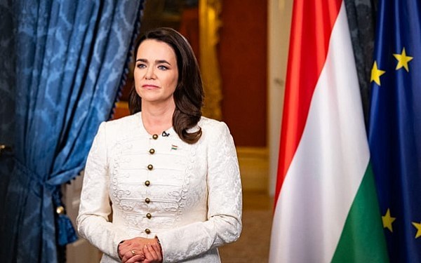 Tổng thống Hungary từ chức vì 'phạm sai lầm'