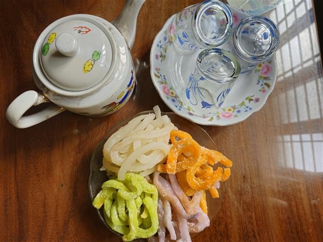Candied coconut ribbons - An indispensable snack on Tet holiday