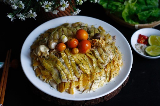 Traditional Vietnamese boiled chicken dish, most popular during Tet holidays and death anniversaries. (Photo: Vnexpress)