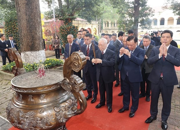 Party leader offers incense at Thang Long Imperial Citadel Party leader offers incense at Thang Long Imperial Citadel