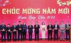 NA Chairman Vuong Dinh Hue holds Lunar New Year meeting with NA Office officials