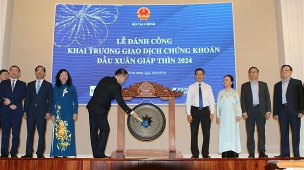 First trading session of Ho Chi Minh Stock Exchange opens after Tet holiday: Deputy Minister
