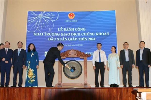First trading session of Ho Chi Minh Stock Exchange opens after Tet holiday: Deputy Minister