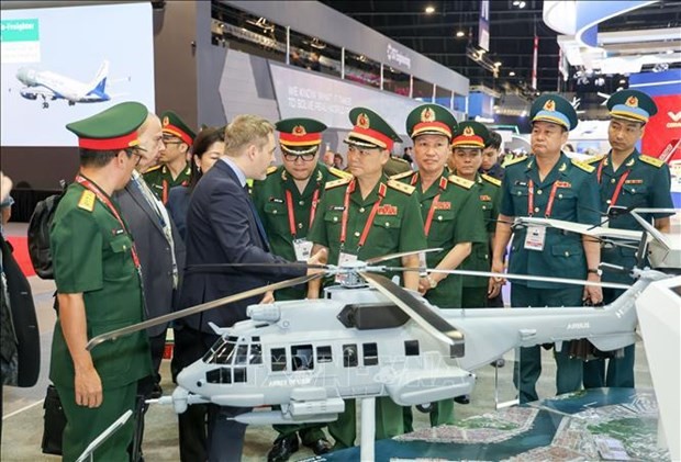 Vietnam Defence Ministry delegation attends Singapore Airshow 2024