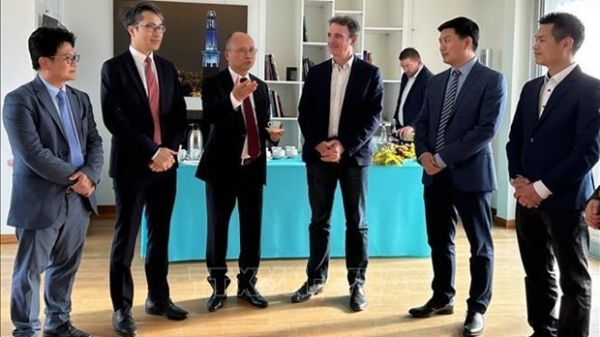 Vietnam and French localities enhance cooperation and friendship