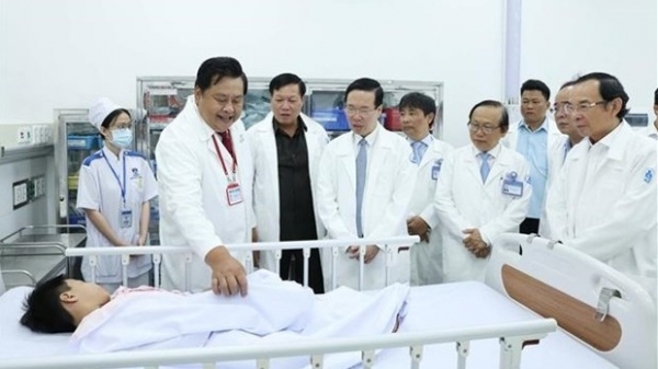 President praises achievements by Children’s Hospital 1
