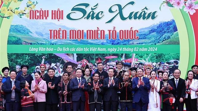 President Vo Van Thuong attended the 'spring festival in all regions of the country'