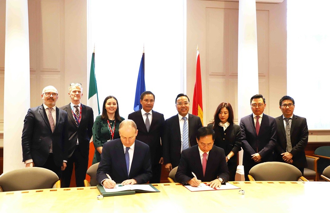 Vietnam, Ireland Foreign Ministers hold talks forging cooperation in various spheres