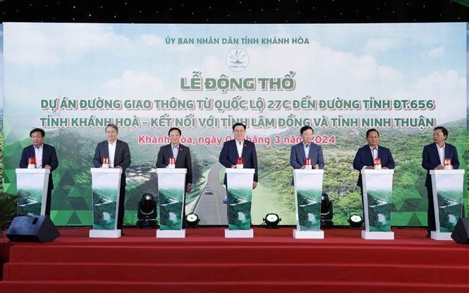 NA Chairman Vuong Dinh Hue attends a groundbreaking ceremony for a road from National Highway 27C to provincial road CT.656. VNA 