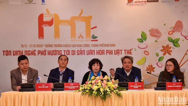 The Organising Board informing about the Festival Phở 2024 (Photo: dantri) The Organising Board informing about the Festival Phở 2024 (Photo: dantri)
