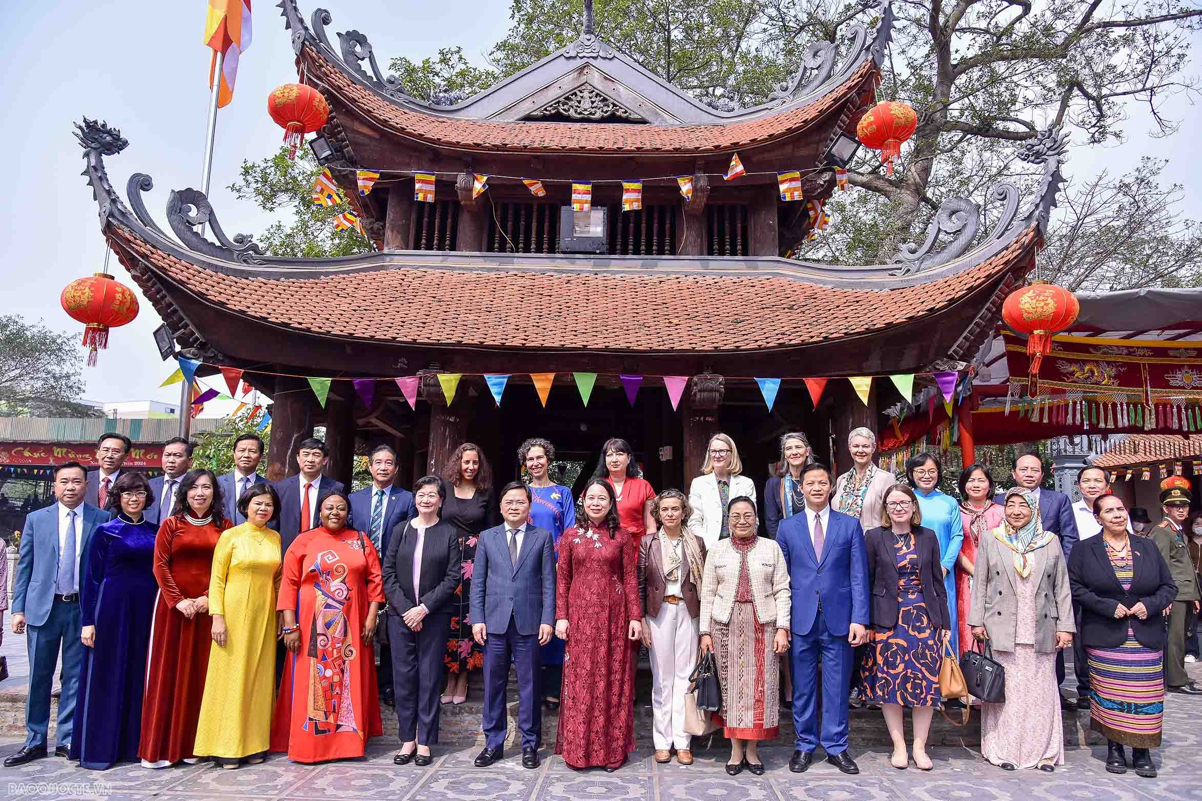 Vice President Vo Thi Anh Xuan meets female Ambassadors, representatives of int’l organisations in Vietnam