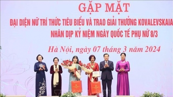 Deputy PM Le Minh Khai honours female scientists with Kovalevskaia Award 2023