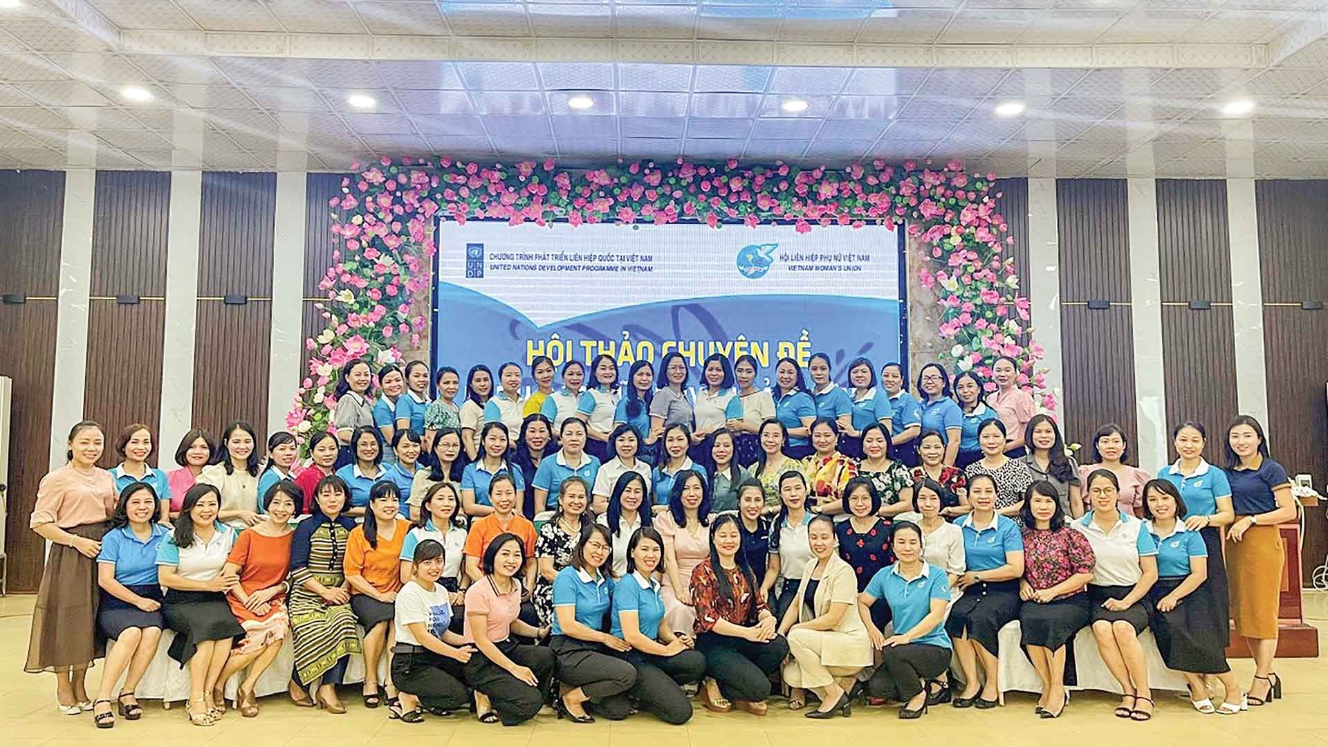 Hội thảo &ldquo;L&atilde;nh đạo nữ truyền cảm hứng&rdquo; với c&aacute;c th&agrave;nh vi&ecirc;n mạng lưới tại Nghệ An. (Nguồn: Hội LHPN Việt Nam)