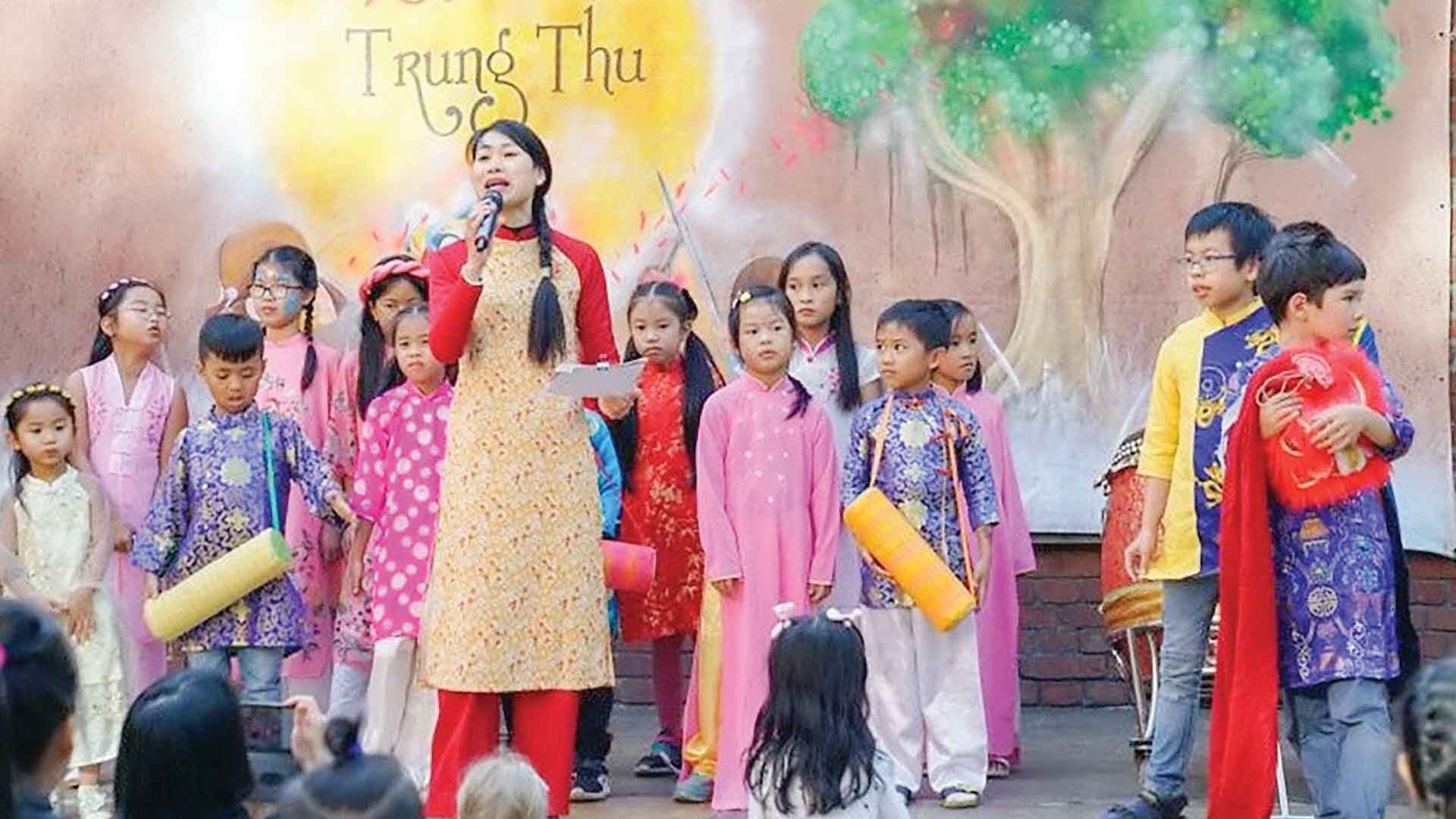 Warm flames from activities of overseas Vietnamese women’s movement abroad