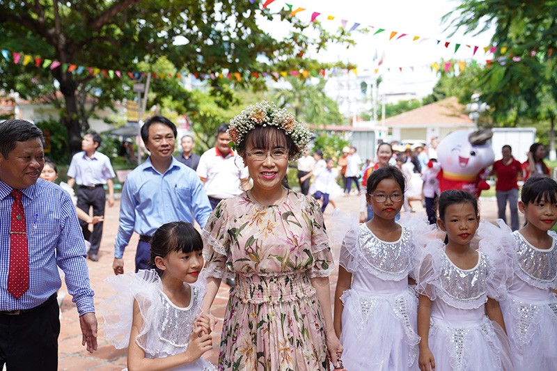 Nữ tỷ phú và ước mơ kết nối Việt Nam với thế giới Nữ tỷ phú và ước mơ kết nối Việt Nam với thế giới