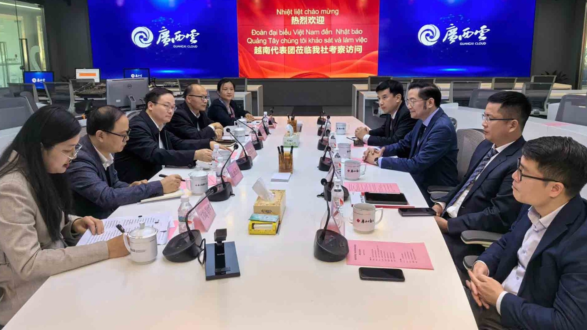 Enhancing press cooperation between Vietnam and China’s Guangxi