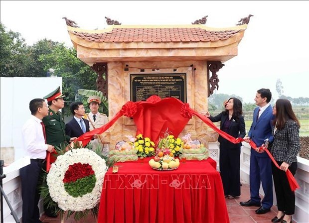 At a ceremony inaugurating the upgraded memorial site for the Vietnamese and Algerian victims of the plane crash on March 8, 1974. (Photo: VNA)