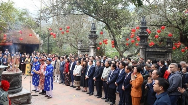 Foreign diplomats participate in friendship spring tour in Hanoi, opportunity to promote cultural exchange